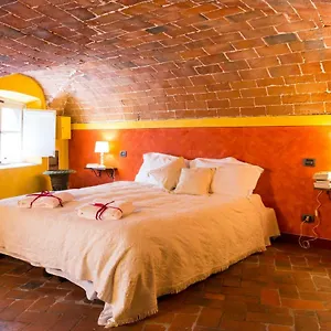 the-mezzanine-within-the-walls.it-tuscanyhotel.com/