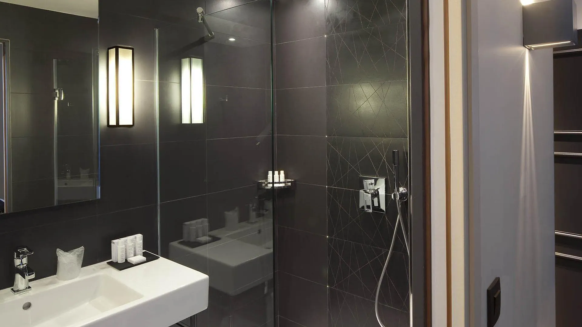 Le Grey Hotel Paris 4*,  France